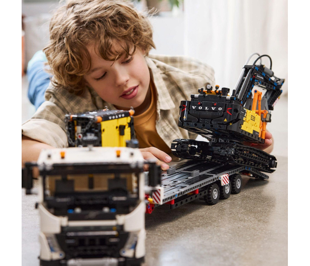 LEGO Technic 42175 Ciężarówka Volvo FMX i koparka EC230 Electric - 1266100 - zdjęcie 10